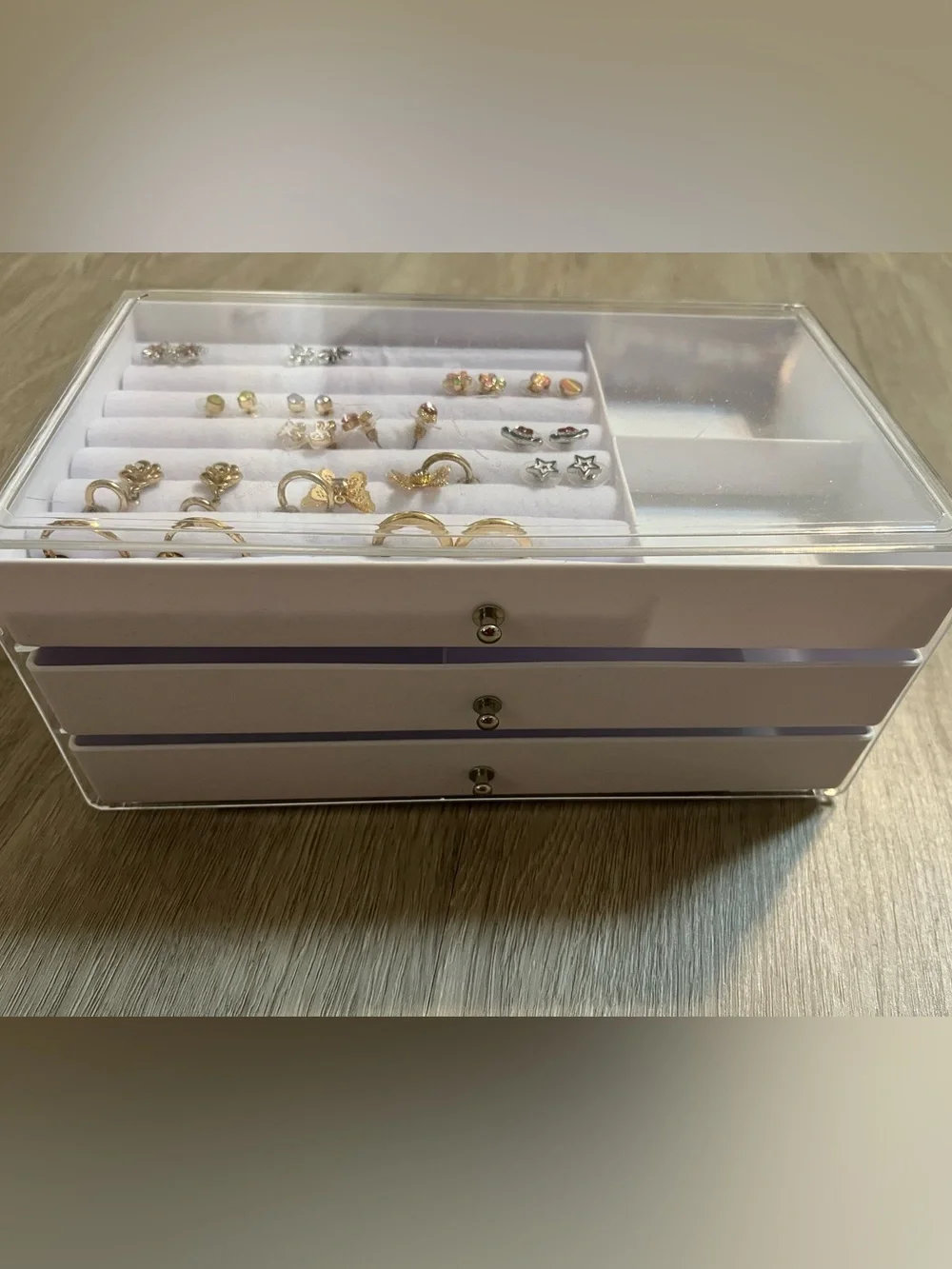 Girls' Jewelry Storage Box in White with 14 pairs of earrings included